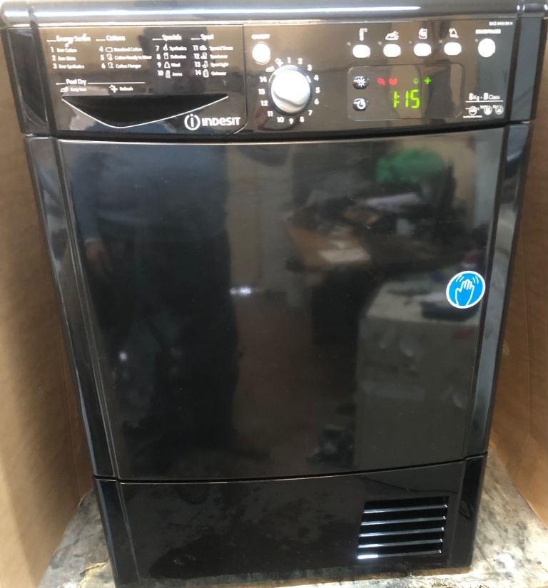 Black Indesit 8kg condenser tumble dryer. Model IDCE8450BKH in immaculate condition