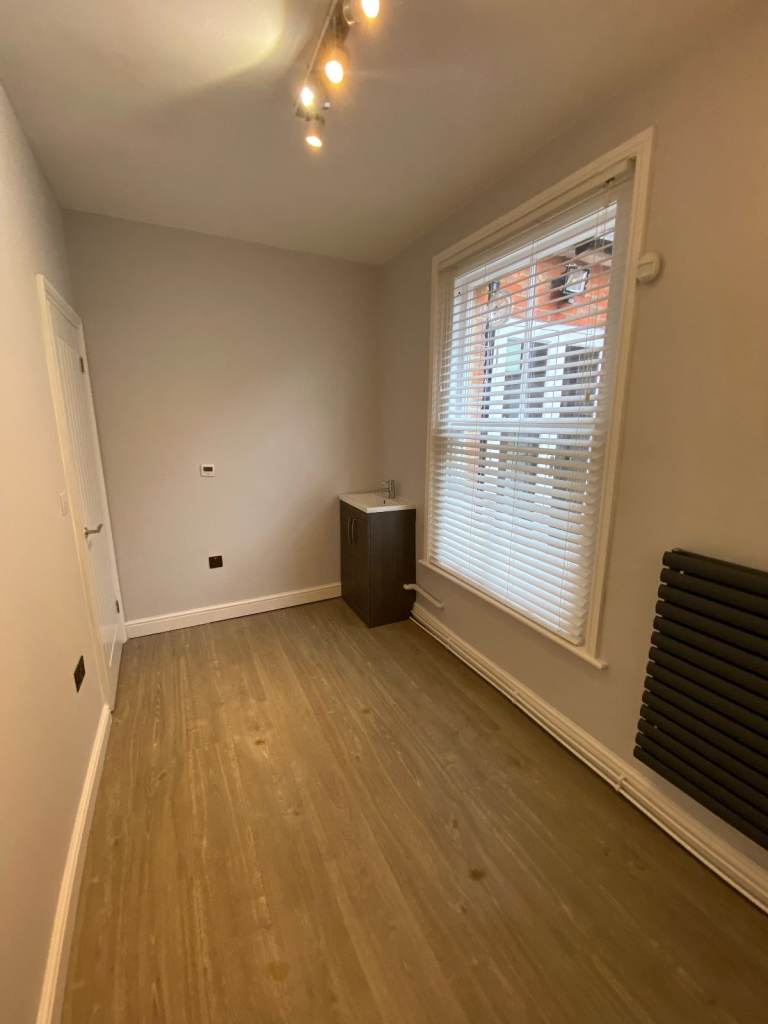 Beauty/treatment room to rent
