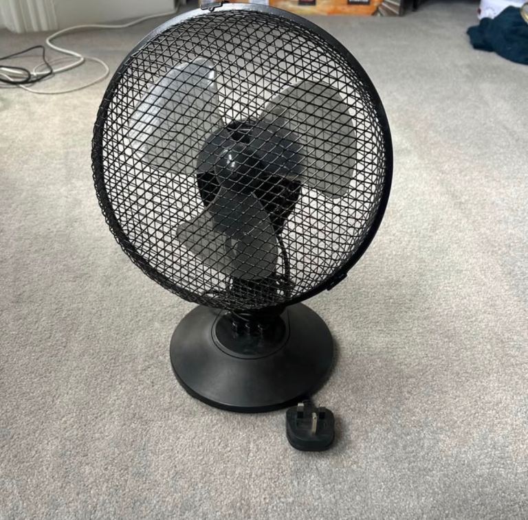 Black desk fan 
