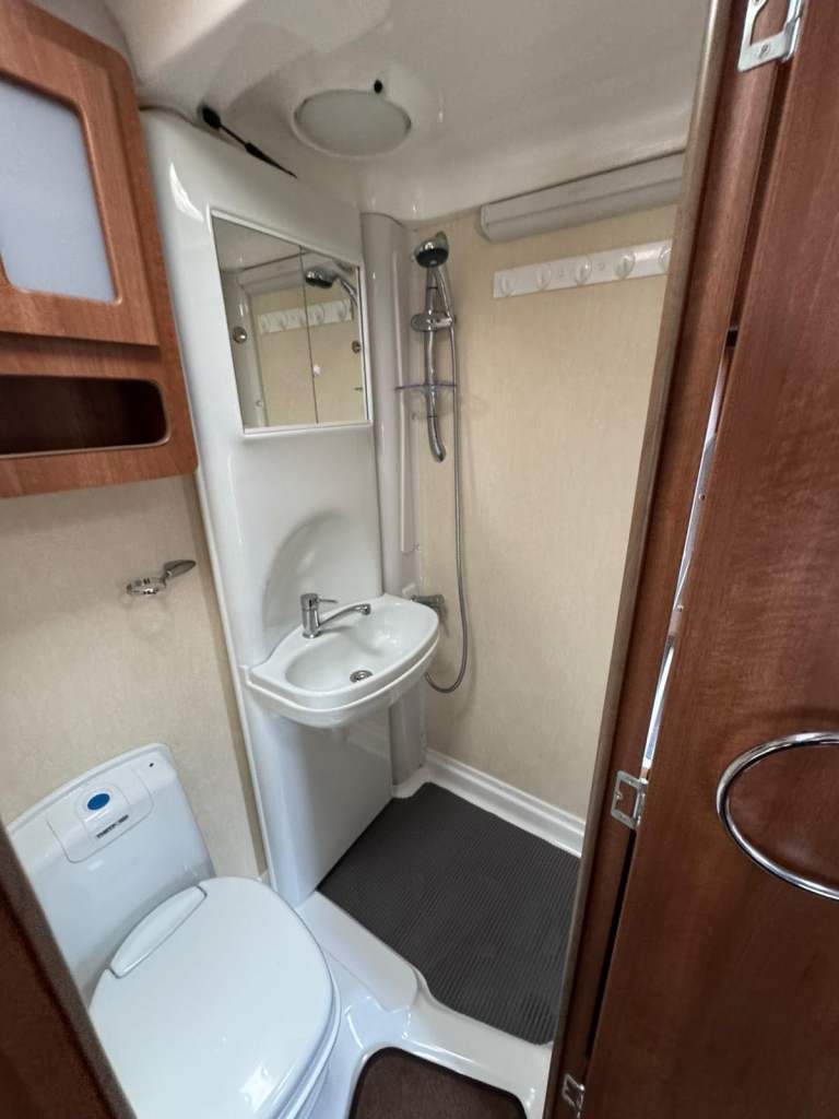 Mercedes-Benz Autosleeper Bourton 2.1 Motorhome- like new condition 