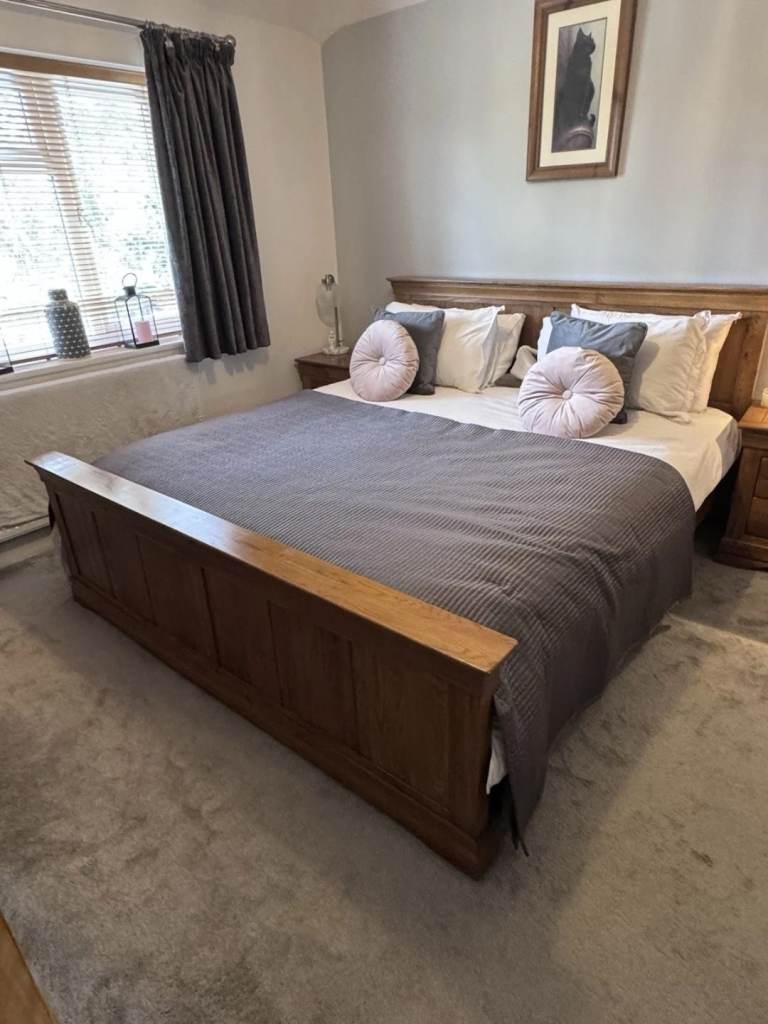 image for Beautiful Solid Oak Bedroom Furniture Set (King Size Bed & Quality Mattress & Matching Pieces