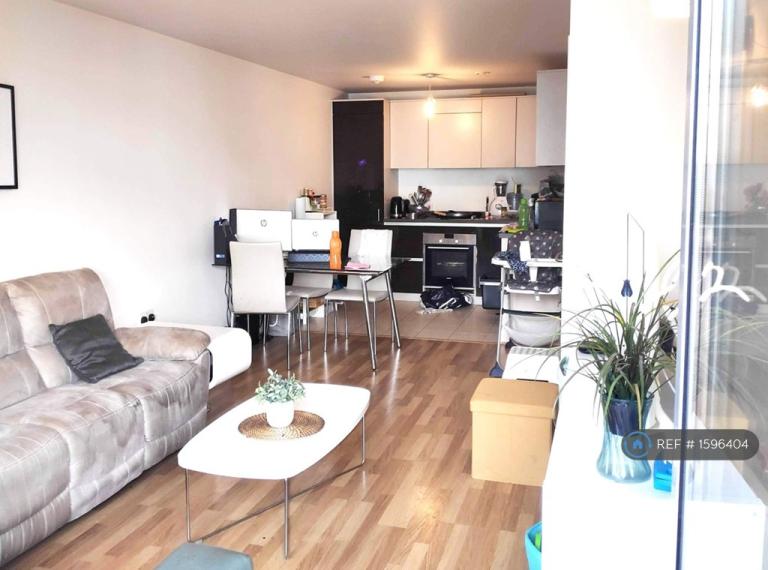 2 bedroom flat in Quadrant Court, Wembley, HA9 (2 bed) (#1596404)