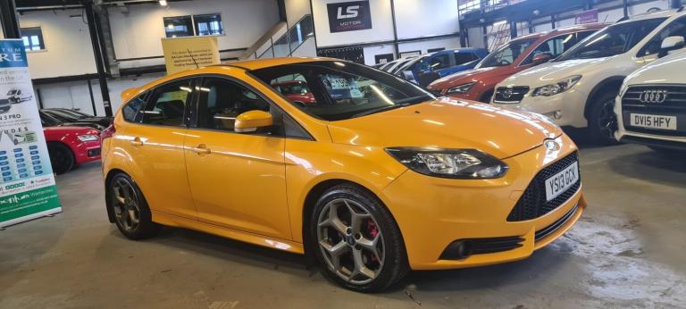 2013 Ford Focus 2.0T ST-2 5dr HATCHBACK Petrol Manual