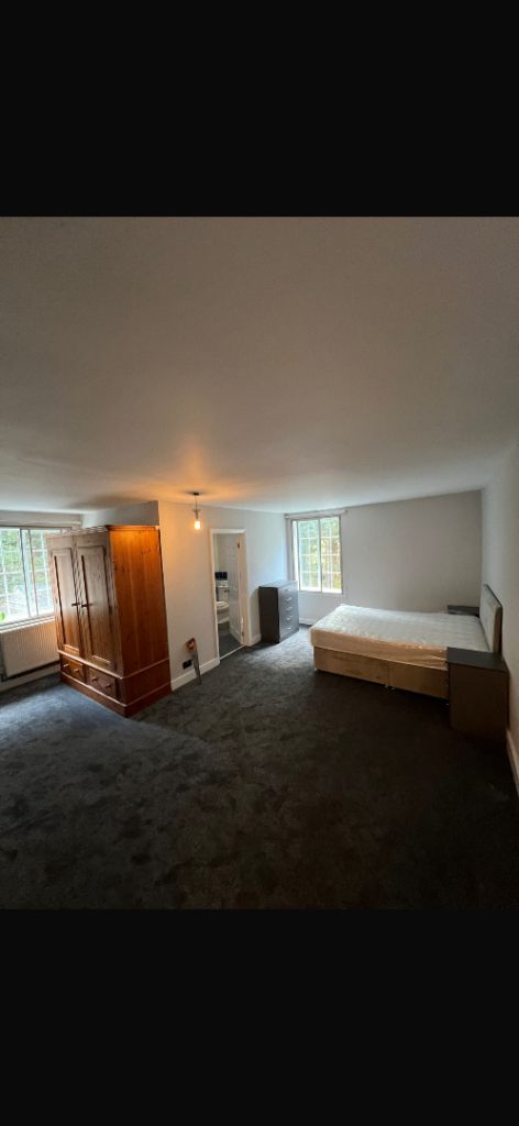 Rooms to rent 750-1050