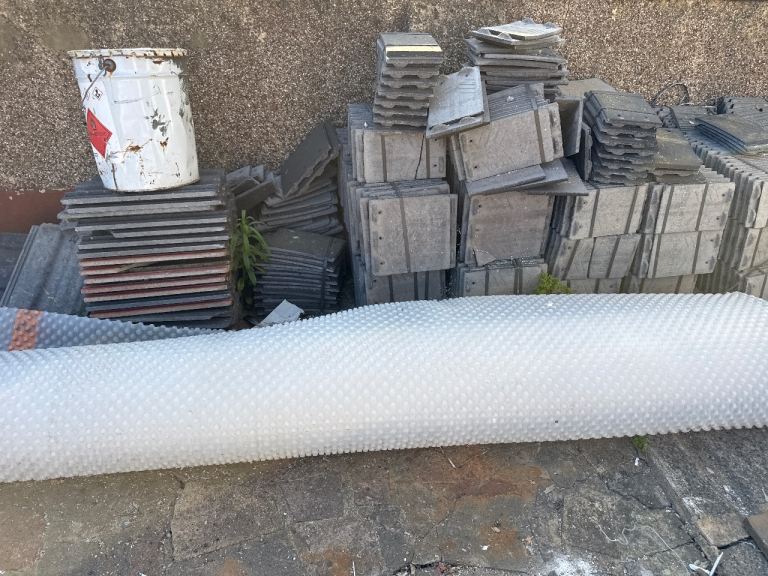 Roofing Slates & Drainage Membrane - Various Sizes