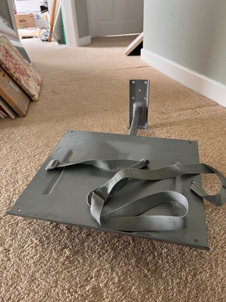 Wall-mounted swivel TV stand