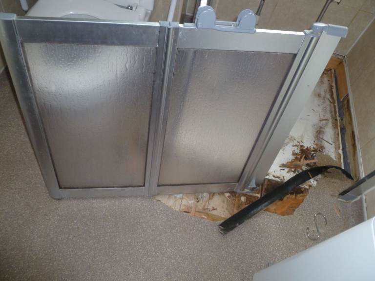 Disabled Access Wet Room Screens + Accessories.