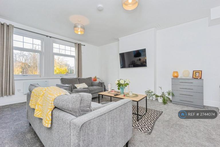 4 bedroom flat in West Didsbury, Manchester, M20 (4 bed) (#2744074)