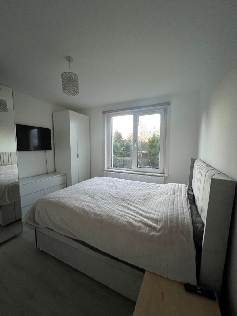 2 bedroom flat at Smithfield Road 