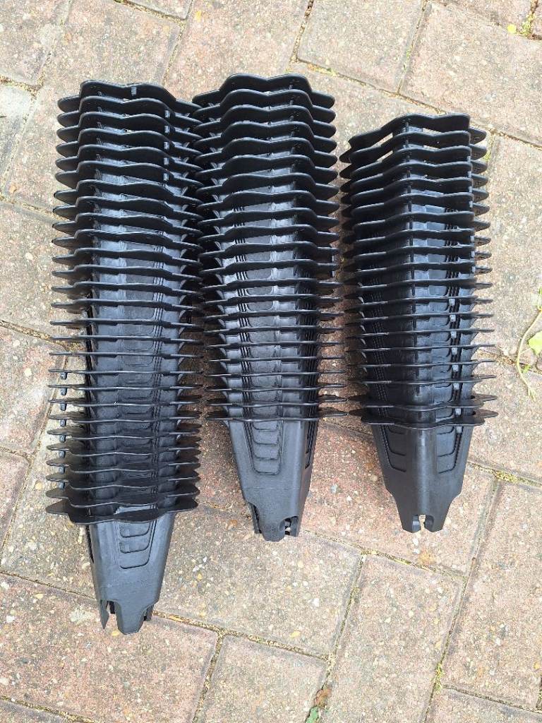 Reinforced plastic chairs for use with concrete pack of 60. 