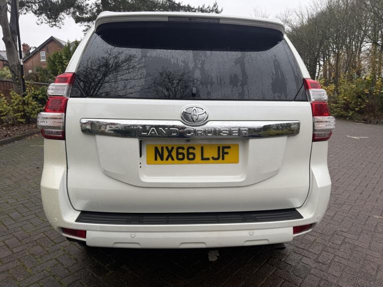 TOYOTA LAND CRUISER 2.8 D Icon 2016