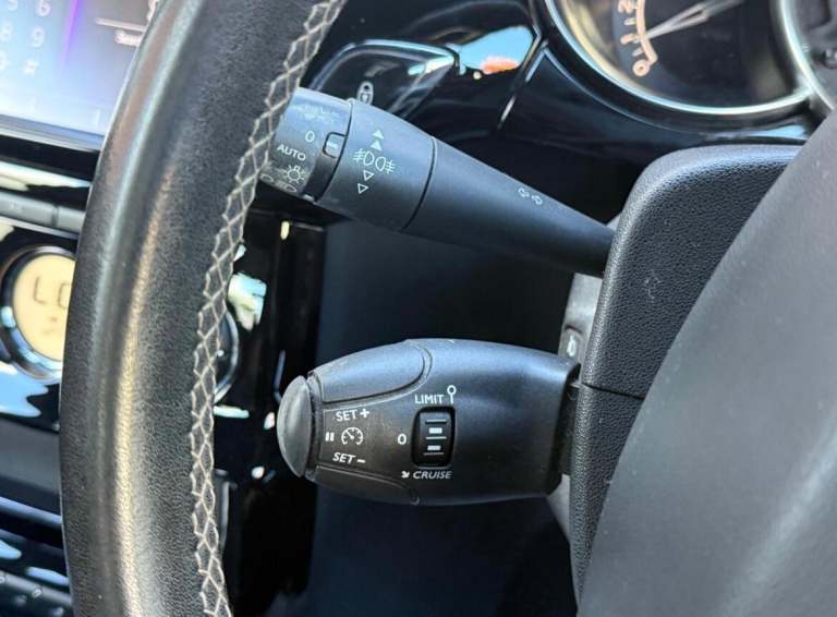 2016 DS Automobiles DS 3 1.2 PureTech Chic 3dr HATCHBACK PETROL Manual