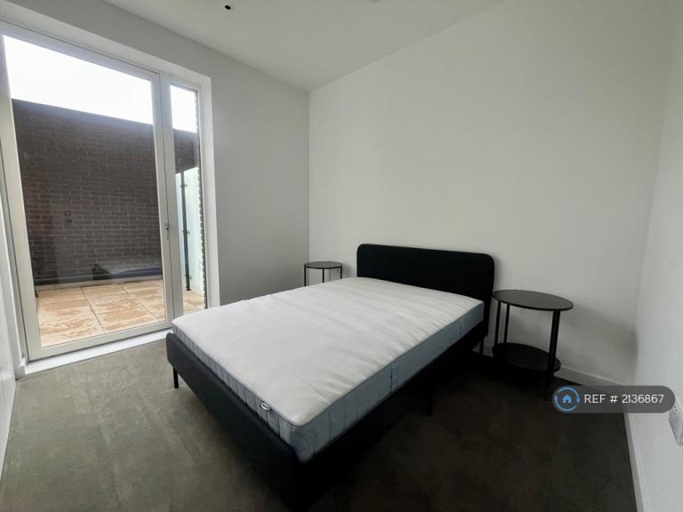 1 bedroom flat in Prinsep House, London, E14 (1 bed) (#2136867)