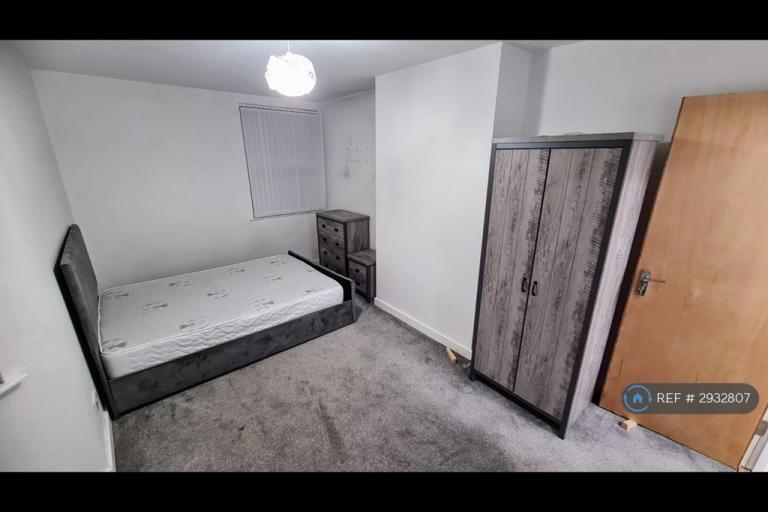 1 bedroom in Mount Road, Birkenhead, CH42 (#2932807)
