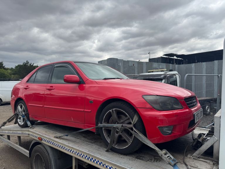 Lexus is200 2.0 2004 red BREAKING FOR PARTS 