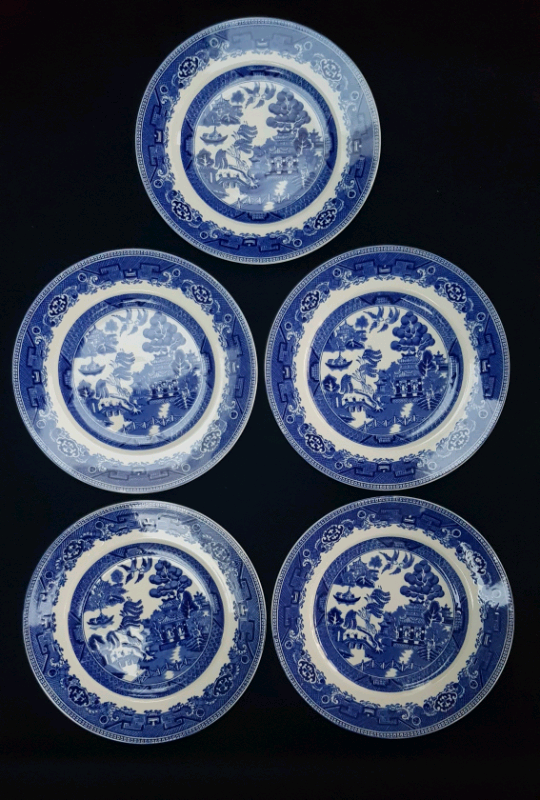 5 Old willow dinner plates.