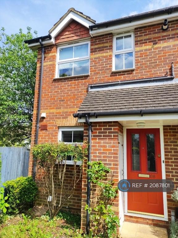 2 bedroom house in Shire Place, Redhill, RH1 (2 bed) (#2087801)