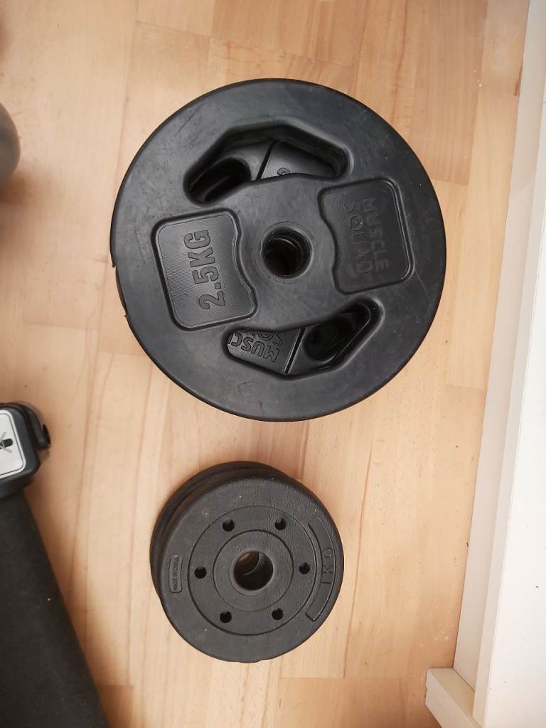 Weight plates for sale  4 x 2.5kg  and 2 x 1 kg