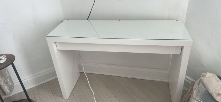 Am Ikea malm desk dressing table – Good Condition