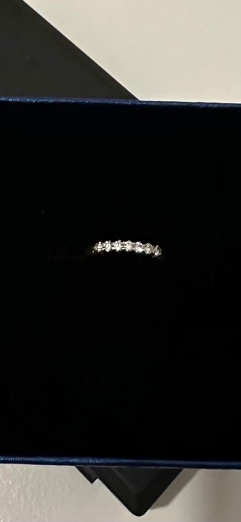 18ct Gold Ring with Diamonds - Good Condition