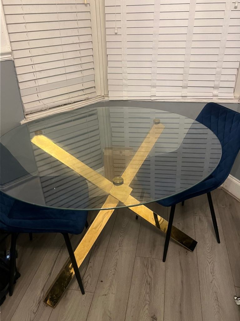Round Glass table & chairs