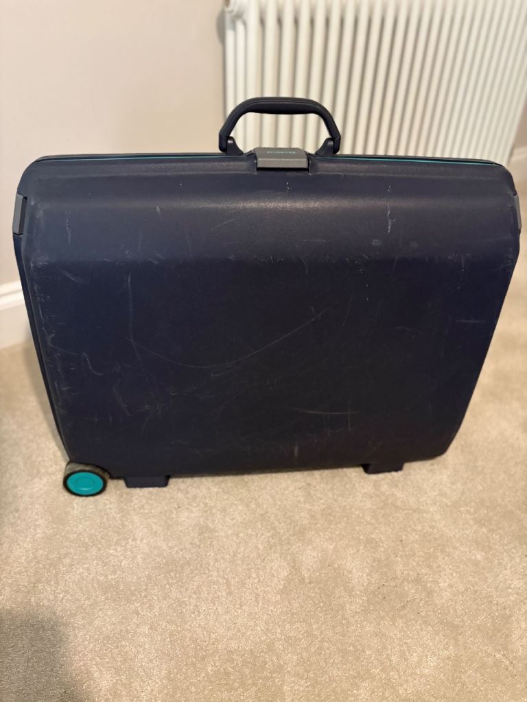 Samsonite hard suitcase 