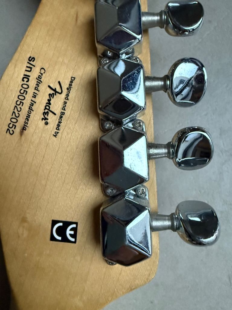 Fender Squier Mini Strat 3/4 Size mini Black Immaculate & Stand