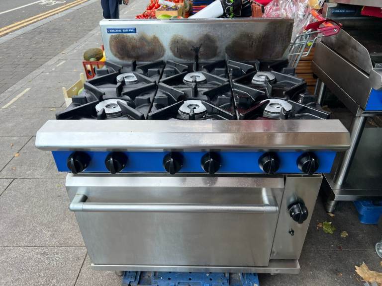 BLUESEAL 6 BURNER GAS COOKER /OVEN  .CATERING COMMERCIAL CAFE RESTAURANT KEBAB CHICKEN PIZZA