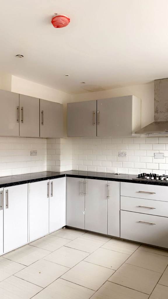 AVAILABLE NOW ! (Slight Refurb) Five (5) BEDROOM House in Billericay, Essex, CM11 2XS ..£3250pcm