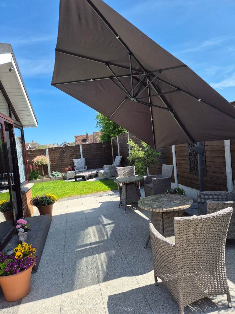 Cantilever Parasol