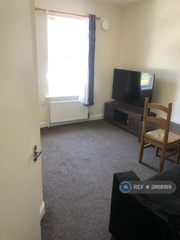 2 bedroom flat in Kingston Road, Southall, UB2 (2 bed) (#2868189)