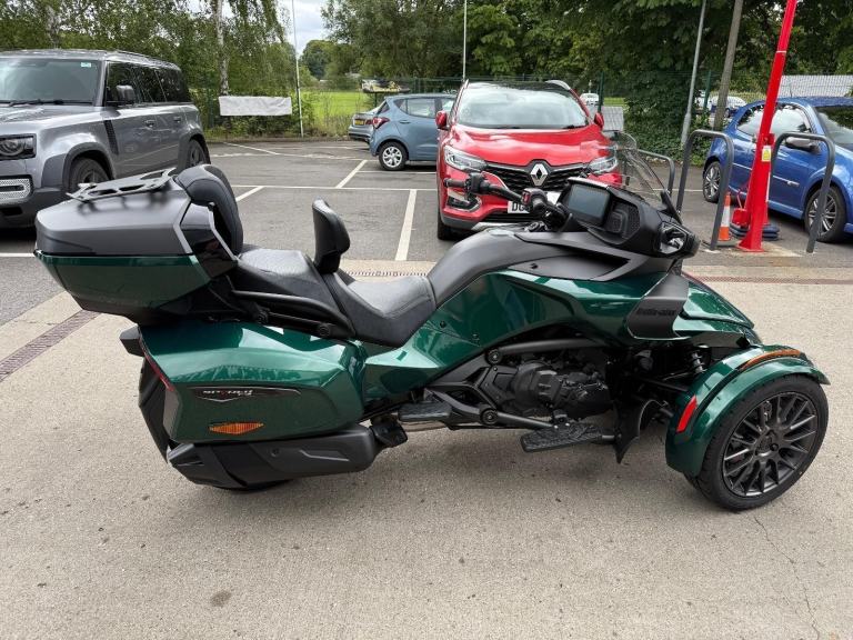 2025 Can-Am Spyder F3 Limited 1330cc 6 speed semiauto trike British Racing Green
