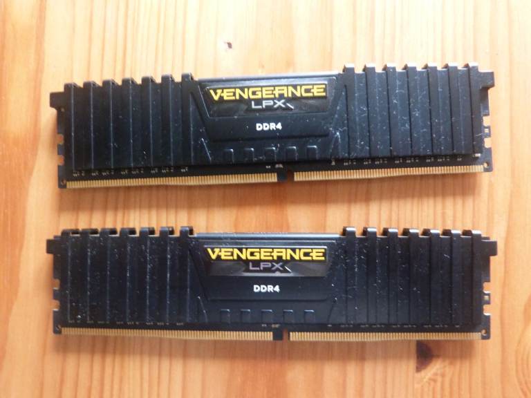 Corsair Vengeance LPX DDR4-2400 16GB Memory Module (2x8GB)