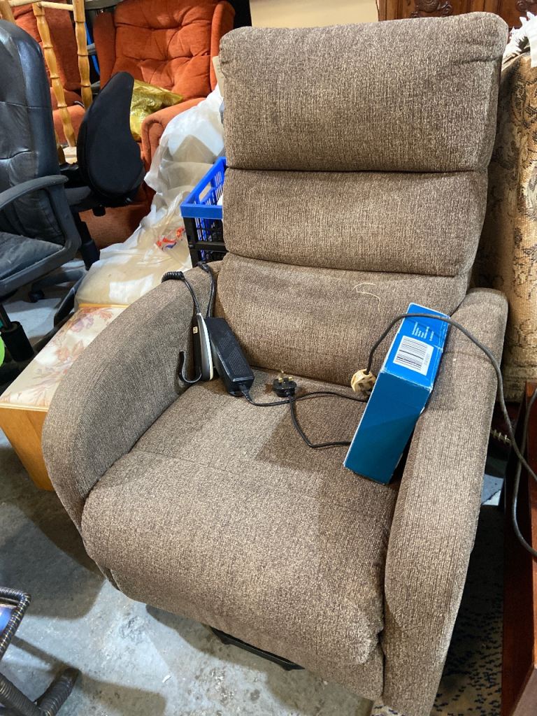 Comfortable Recliner Chair with Electric Control