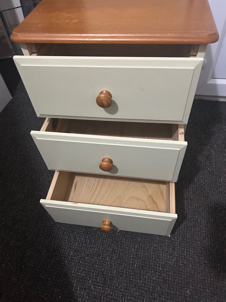 Drawers/bedside table 