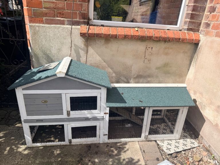 2 tier rabbit hutch