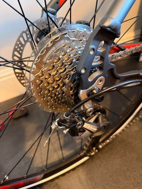 AS NEW-Carrera Crossfire 3 Mens Hybrid Bike (2x9 Shimano Altus) Dark Grey Medium Frame