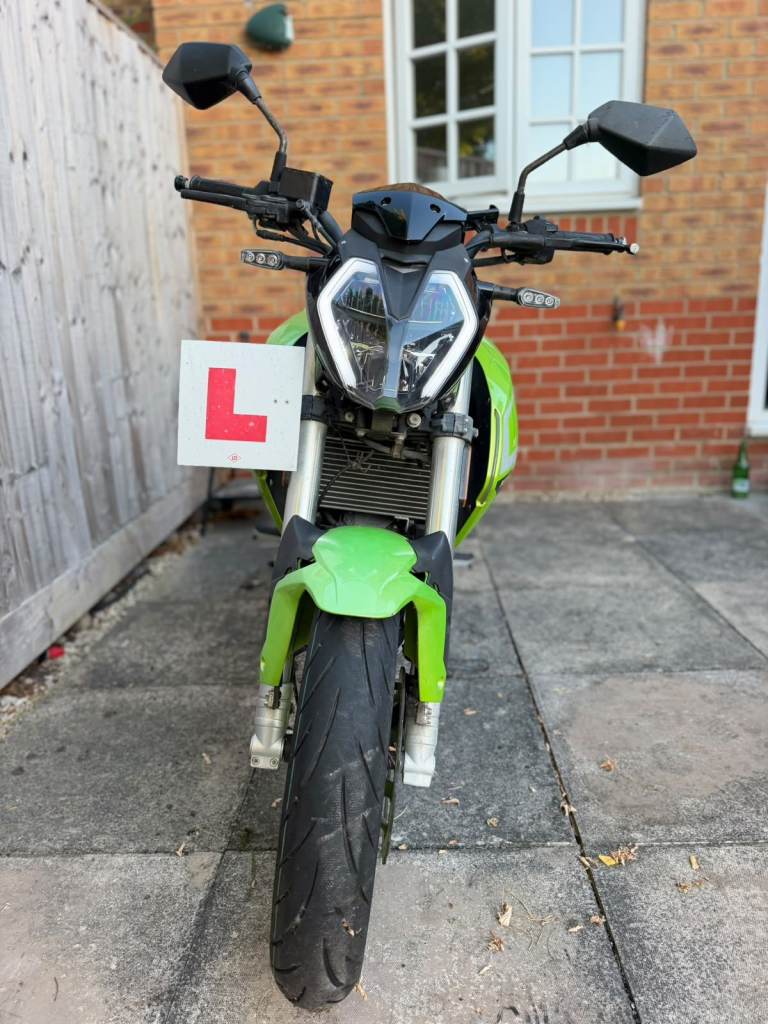 Keeway RKF 125 Motorcycle - As New, Low Miles, BRIGHT Green!