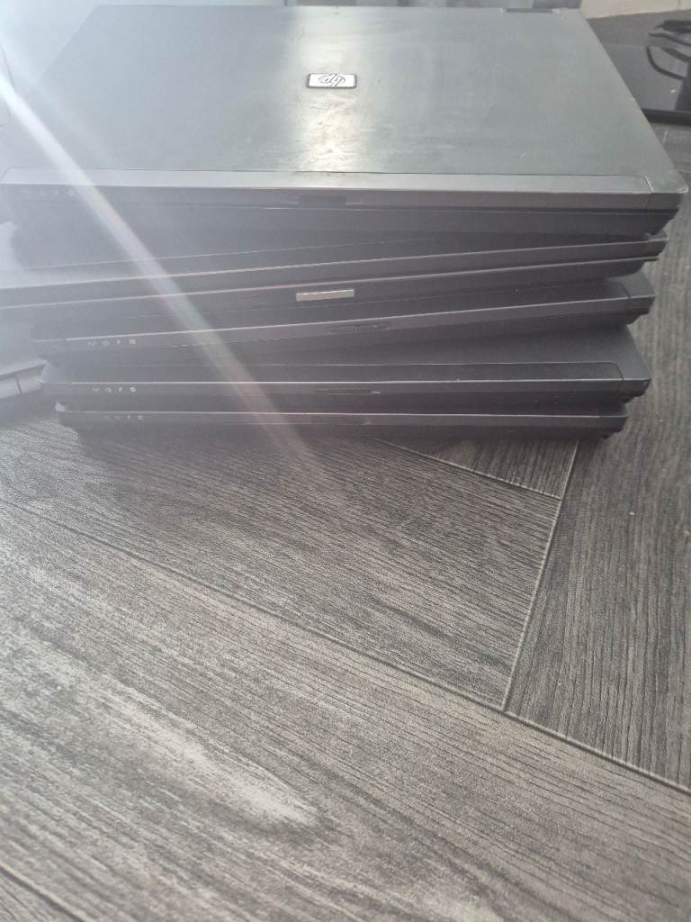 Job lot of old laptops for spares and parts