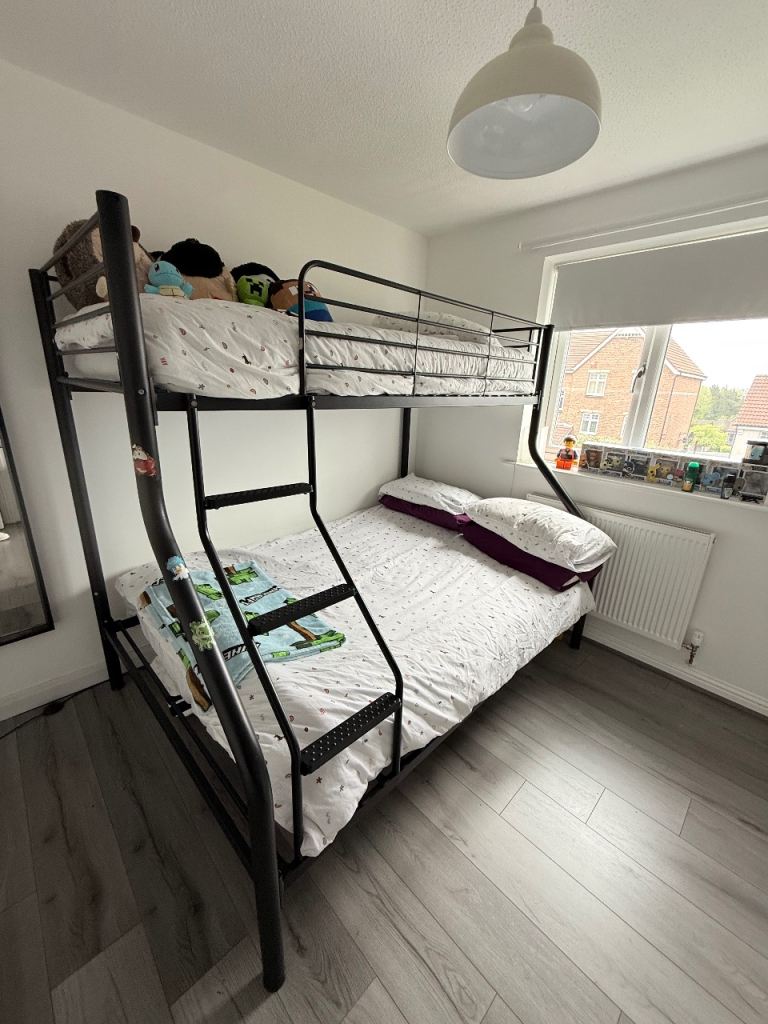 FREE to collect!! Triple sleeper bunk bed metal