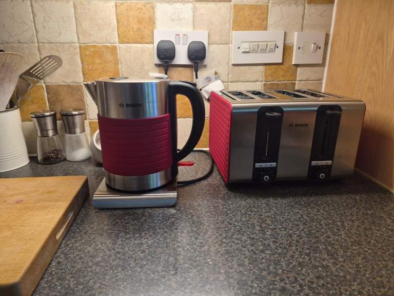 Bosch Red Kettle and Toaster Set -  in excellent condition 