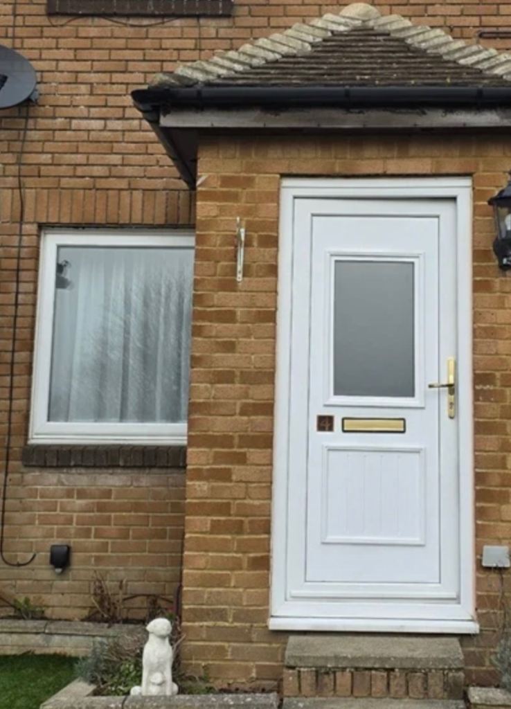 2 bedroom House (All bills included) refurbed