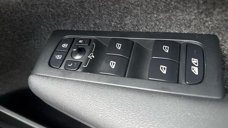 2025 Volvo XC40 2.0 B4P Plus Dark 5dr Auto Petrol Estate Estate Petrol Automatic