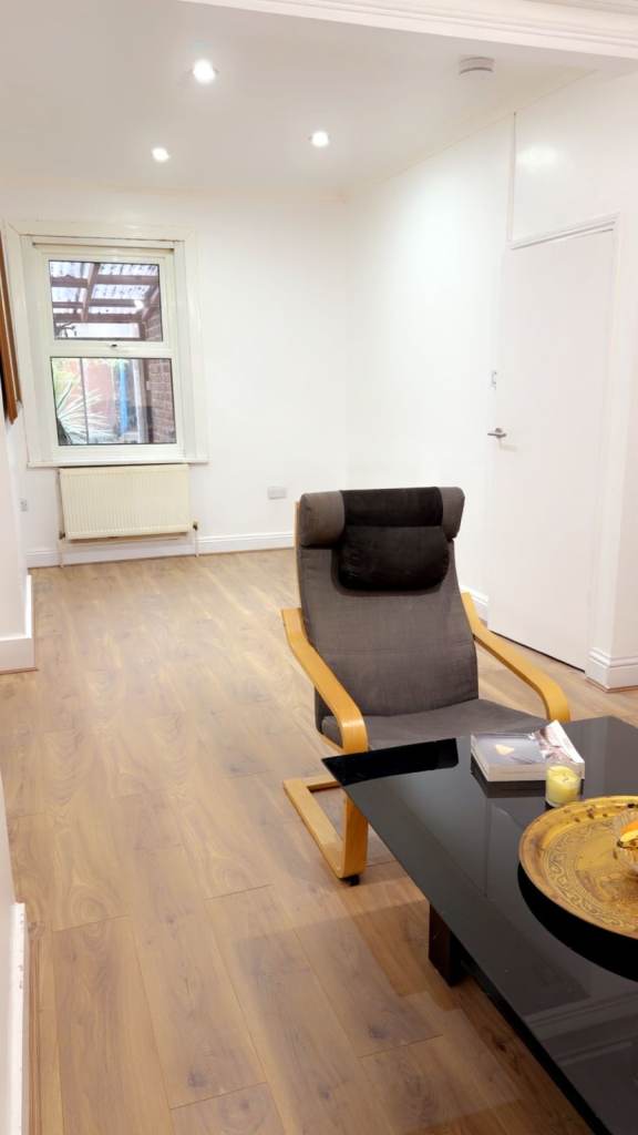 (Newly Refurbished) ..Four (4) BEDROOM House in Heart Of Walthamstow, E17 7JB..£2850pcm..AVAILABLE!