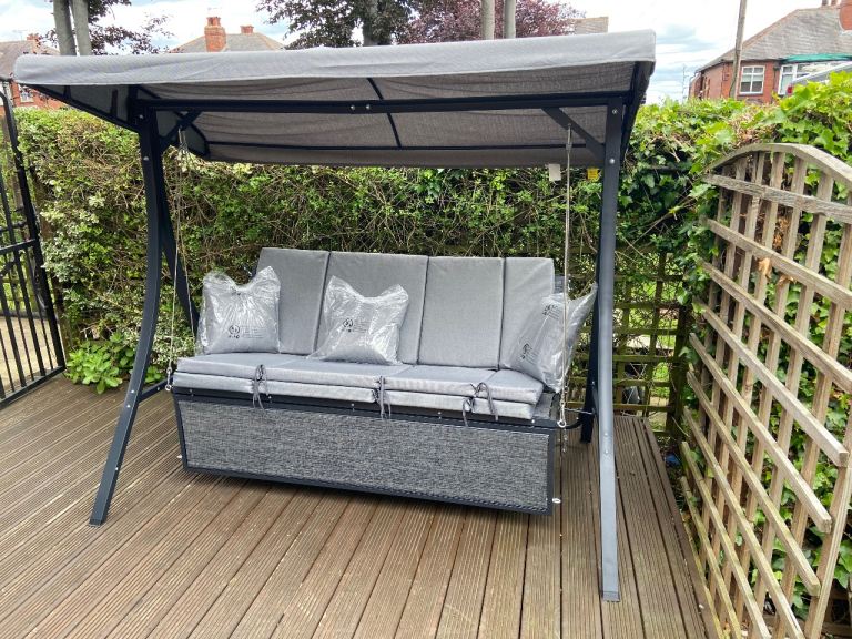 Outsunny 3 seater garden swing seat with cover 