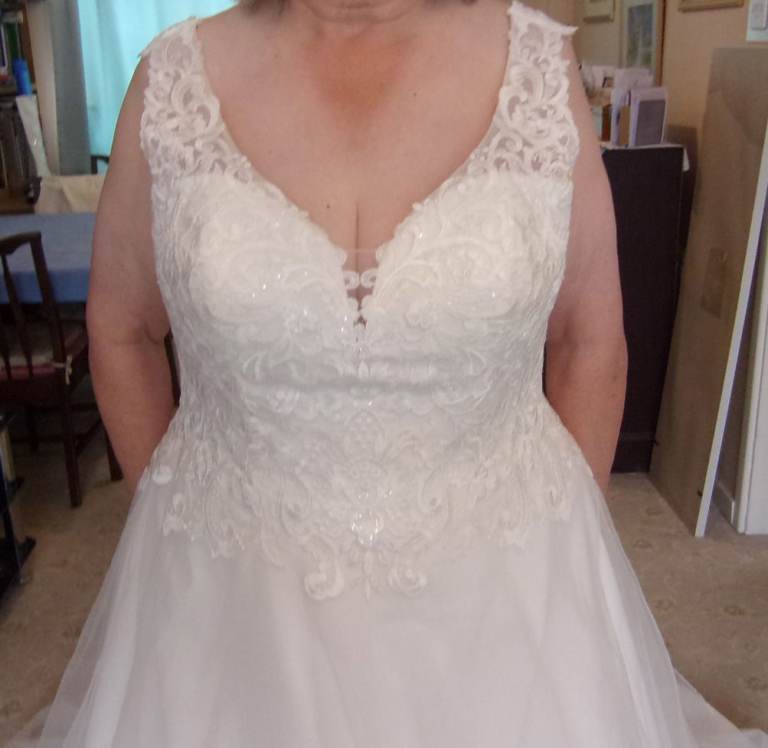 Wedding Ivory dress for sale size UK 18-20/22