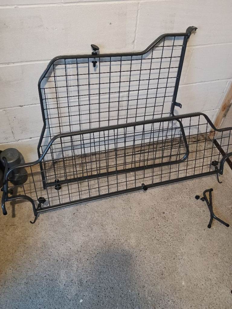 Travall Dog Guard and Divider Ford Focus Estate MK3, MK3.5 2011 - 2018