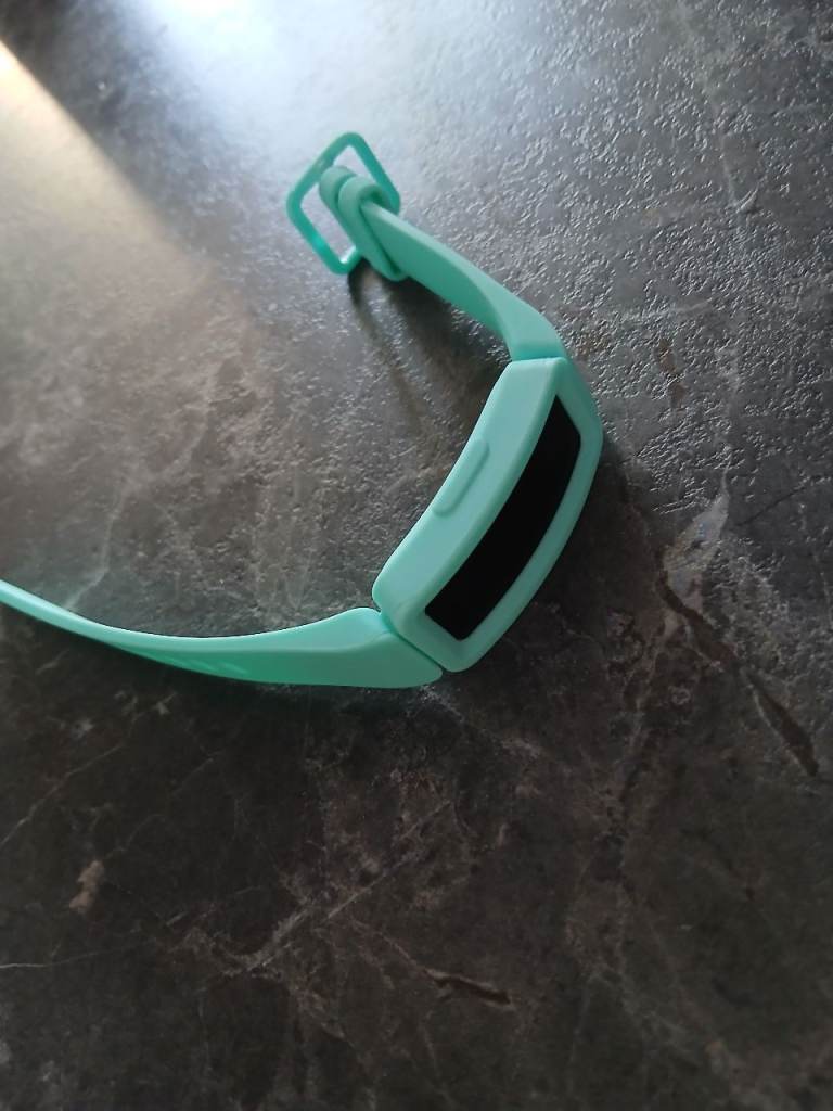 Kids Fitbit Ace 2, charger & straps