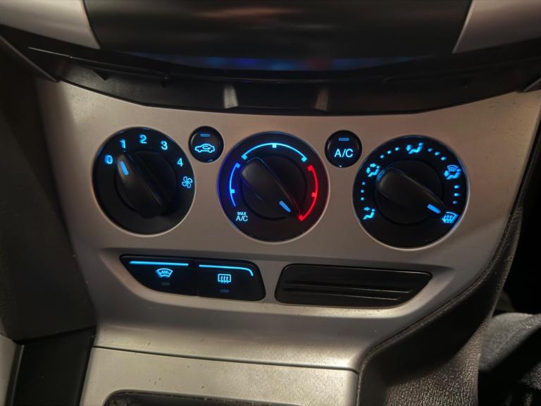 2011 Ford Focus 1.6 125 Zetec 5dr HATCHBACK PETROL Manual