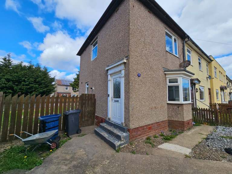 End of Terrace 2 Bedroom House to Rent in South Shields - East Close
